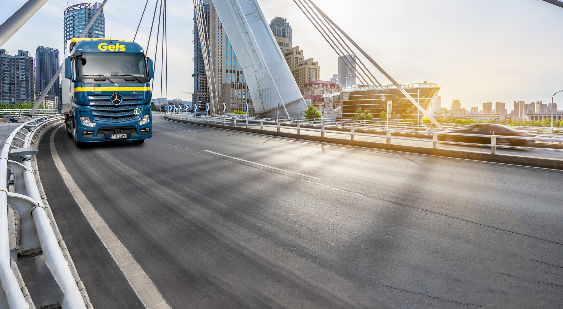 <b>Wjedź z nami w świat transportu</b>